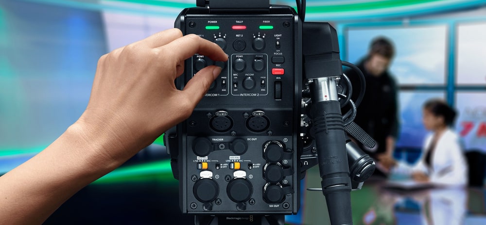 Blackmagic Design Camera Fiber Converter – Controles de estudio en la parte trasera de la cámara